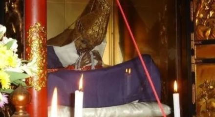 Eremiti mummificati, la pratica del sokushinbutsu in Giappone.